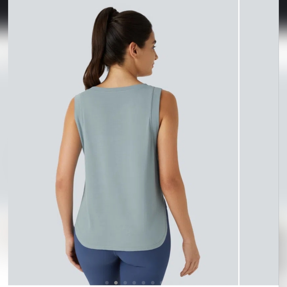 Halara Split Hem Tank Top - Picture 2 of 2